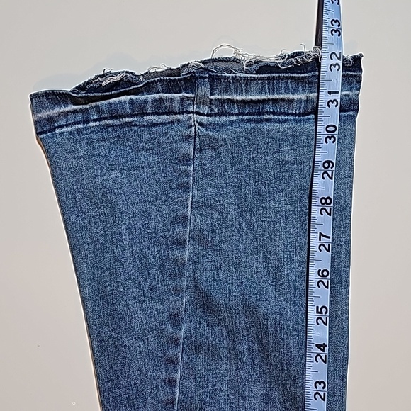 Umgee Jeans Denim Flare Bottom Mid-Rise Fringe Hem Embroidered Red Roses 27 - Picture 7 of 8